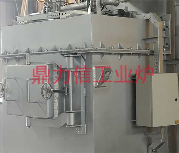 機(jī)邊熔化保溫爐